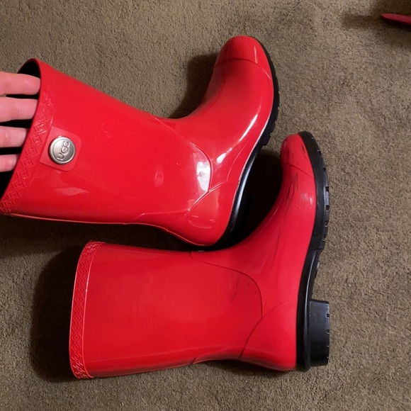 UGG red rain boot - Picture 3 of 8